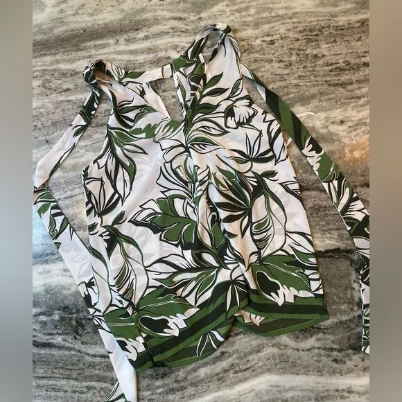 Women’s Sleeveless Blouse - Picture 1 of 3